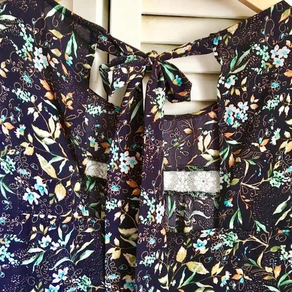 {NY Collection} Chiffon Tie Square Back Lace Tee - Picture 2 of 8